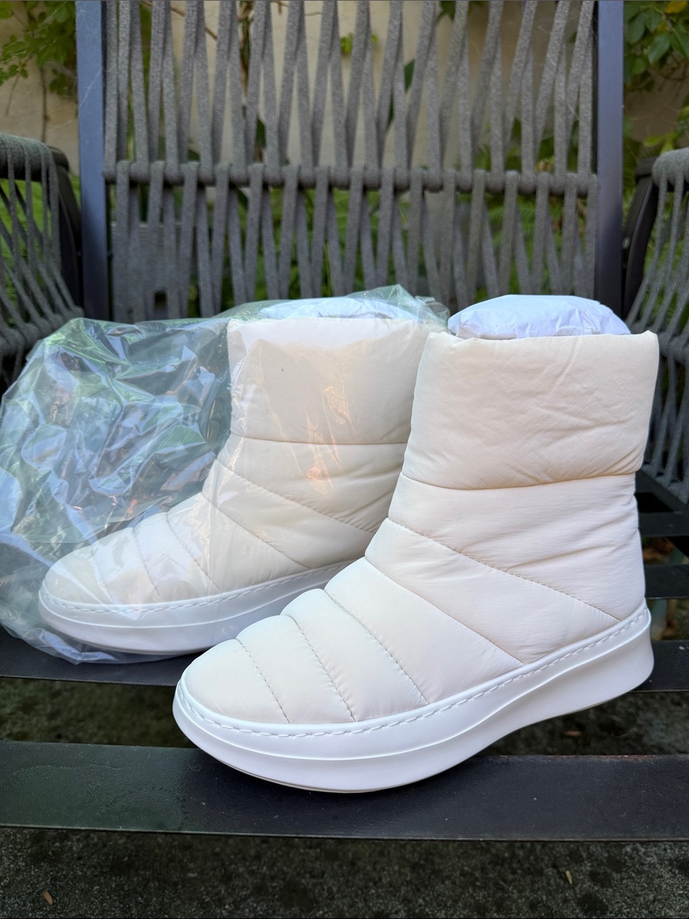 NWOB gentle souls Off-White Quilted Ankle Winter Boots